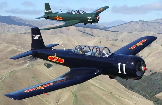Modèle d'avion d'entraînement civil volant CJ6
