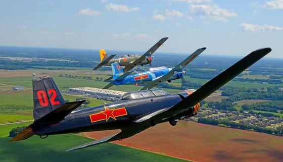 Modèle d'avion d'entraînement civil volant CJ6