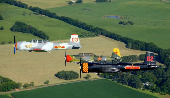 Modèle d'avion d'entraînement civil volant CJ6