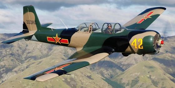 Modèle d'avion d'entraînement civil volant CJ6