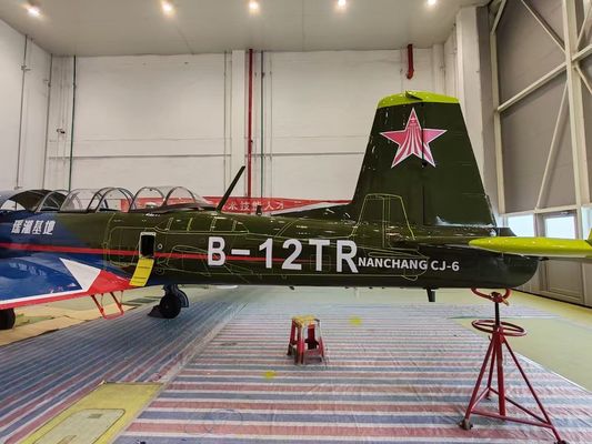 Modèle d'avion d'entraînement civil volant CJ6