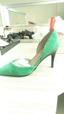 Des chaussures à talons hauts pliables de designers de luxe de qualité supérieure Sandals en cuir réel mode d'été mariage dames chaussures à talons hauts pour femmes