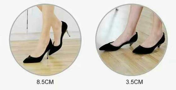 Des femmes de luxe, des femmes élégantes, réglables, à talons hauts, confortables, avec des talons minces, des chaussures à talons pointus, des pompes à or pour le bureau.