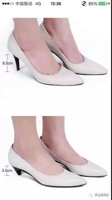Des femmes de luxe, des femmes élégantes, réglables, à talons hauts, confortables, avec des talons minces, des chaussures à talons pointus, des pompes à or pour le bureau.