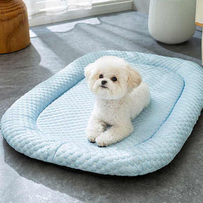 Mat de refroidissement pour chien lavable en gros Mat de refroidissement pour chiens en soie de glace Pet Self Dog Cooling Pad pour sièges d'auto intérieurs et extérieurs